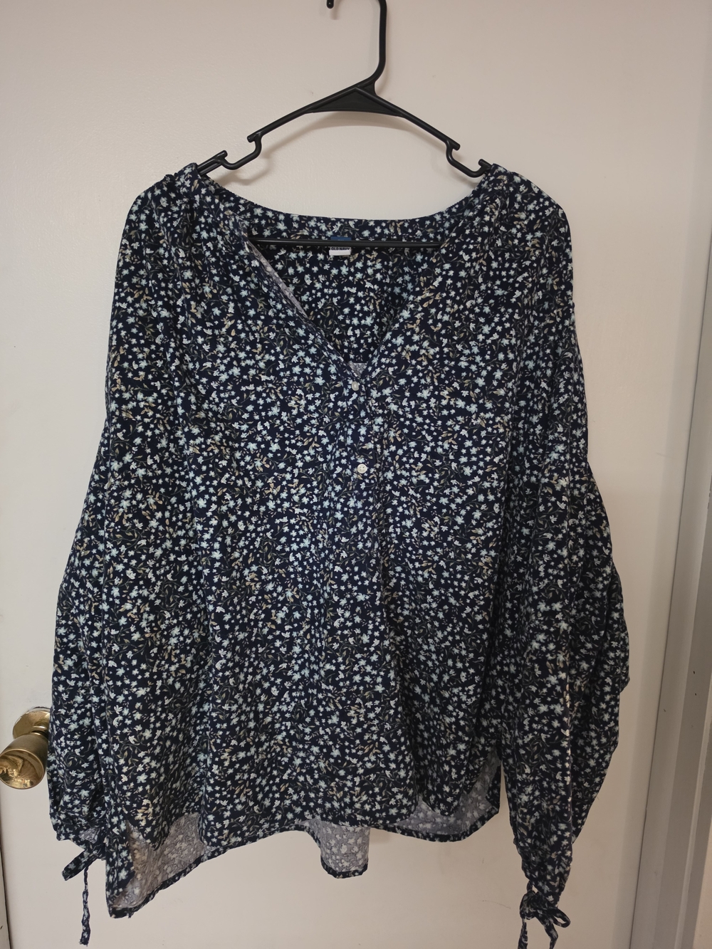 Old Navy Navy White Floral Button-Front V-Neck Tunic